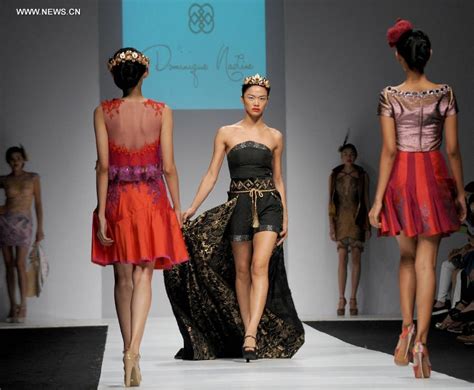 Jakarta Fashion Week: การแสดงความสร้างสรรค์อันน่าทึ่งของนักออกแบบชาวอินโดนีเซีย